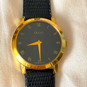 Gucci  8” gold timepiece series 2200m Watch new battery